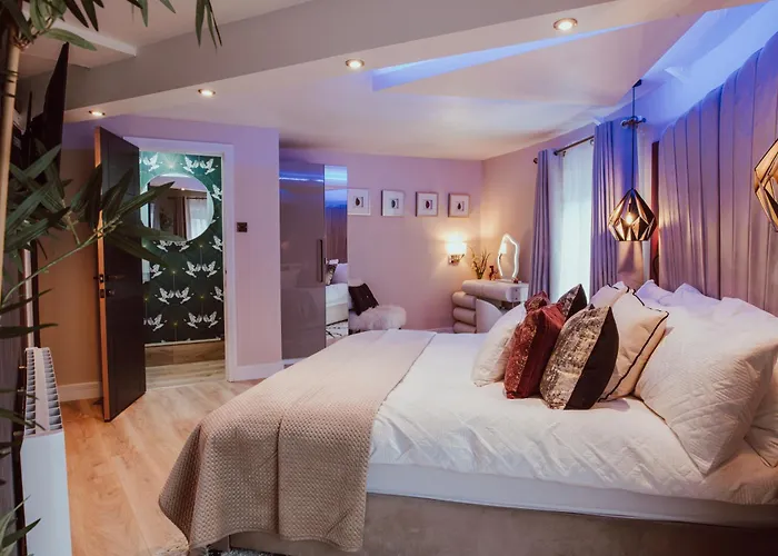 The Penthouse Luxury Central Apartment